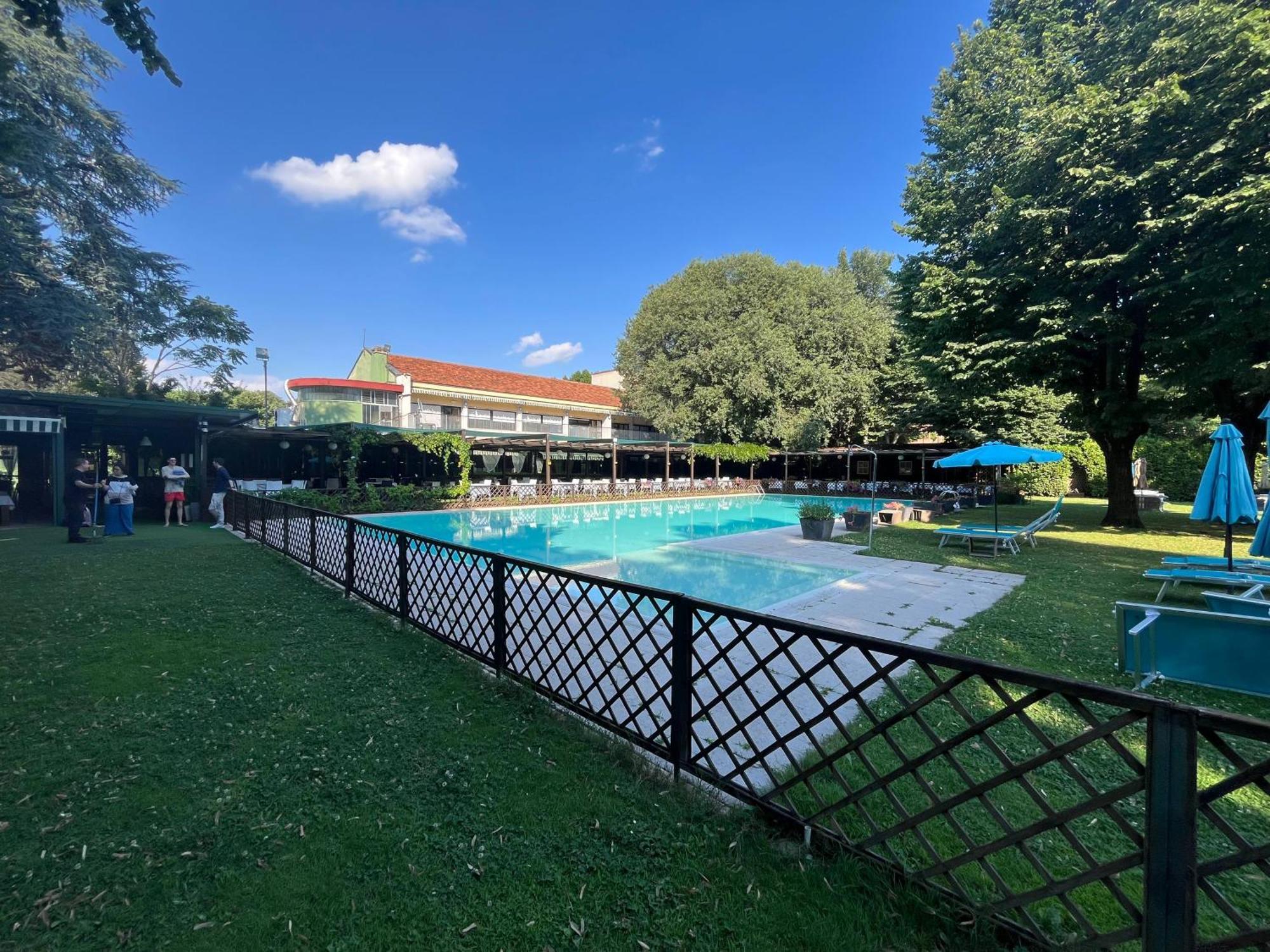 Hotel Sporting Brugherio Buitenkant foto
