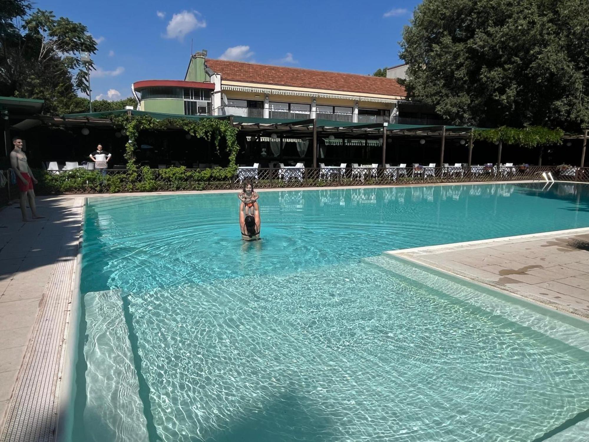 Hotel Sporting Brugherio Buitenkant foto